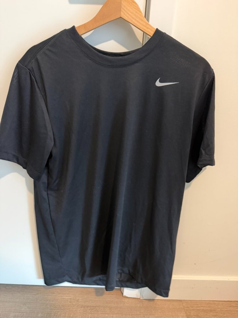 Nike Mens Dri-FIT Long Sleeve Tee Shirt Black Silver Swoosh Size M